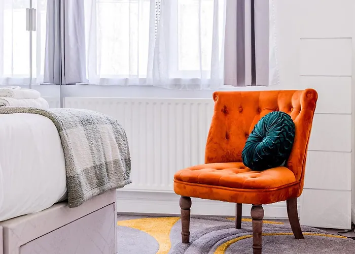 Stunning 2 Bedroom, 5 Min Walk To Hanger Lane Station By Stay Aura Short Term Lets London