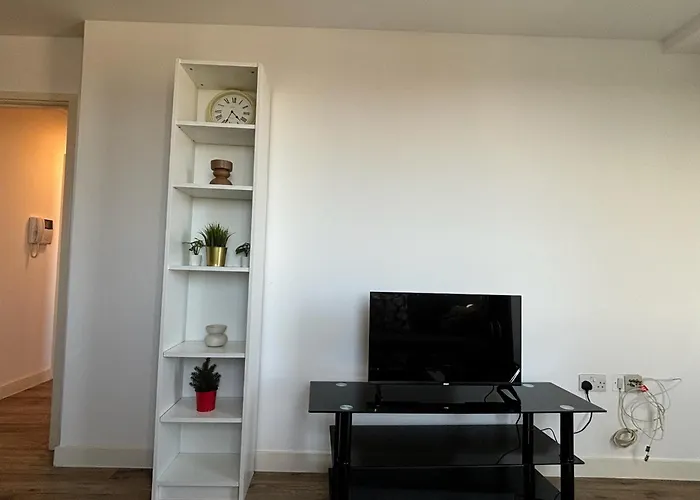 4 Bed Balcony Greenwich Retreat London