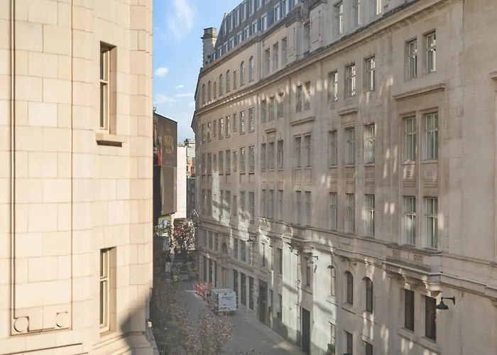 Prime Soho 3-Bedroom Apartment Steps From Piccadilly And Chinatown! No Lift 3Gh