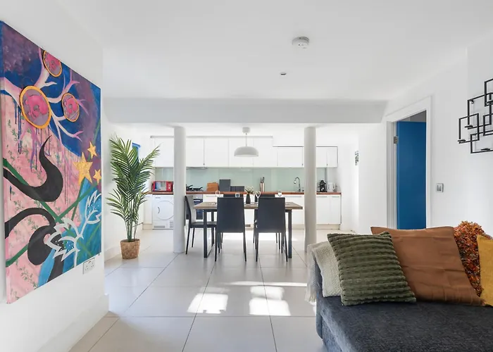 Spacious Garden Escape | Walk To Kings Cross