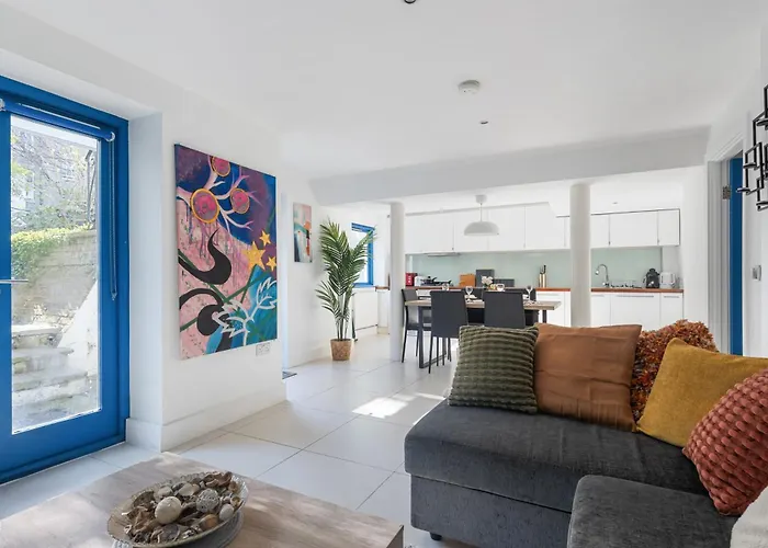 Spacious Garden Escape | Walk To Kings Cross