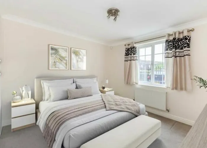Spacious 2-Bed Family Flat In Wimbledon Near Tube