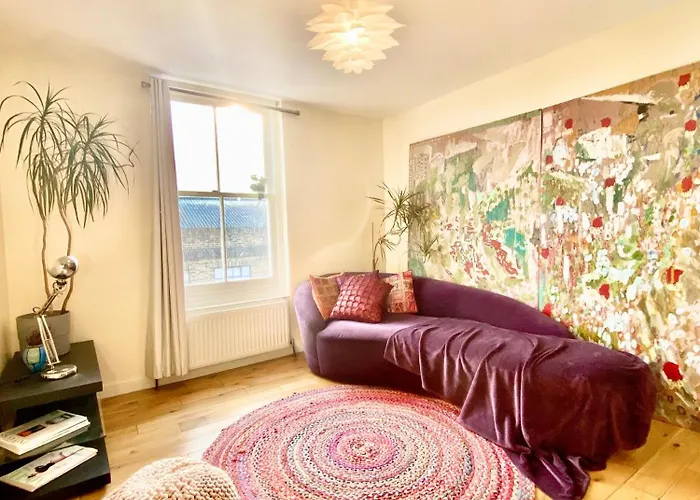 London'S Central East End 2 Bedroom City Apartments
