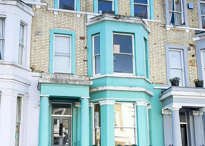 Spacious Two Bedroom In The Heart Of Notting Hill