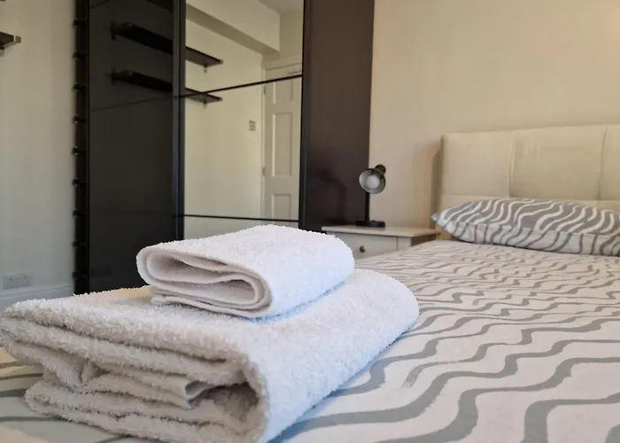 2 Bed Apartment Close To Central London
