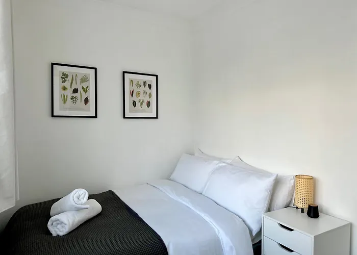 Deducted 3B Flat, Fast Wi-Fi, 5 Min Canning Town, Near Excel & O2