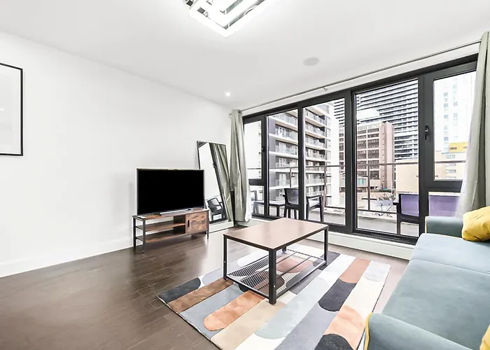 Large 2 Bed With Massive Balcony In Canary Wharf