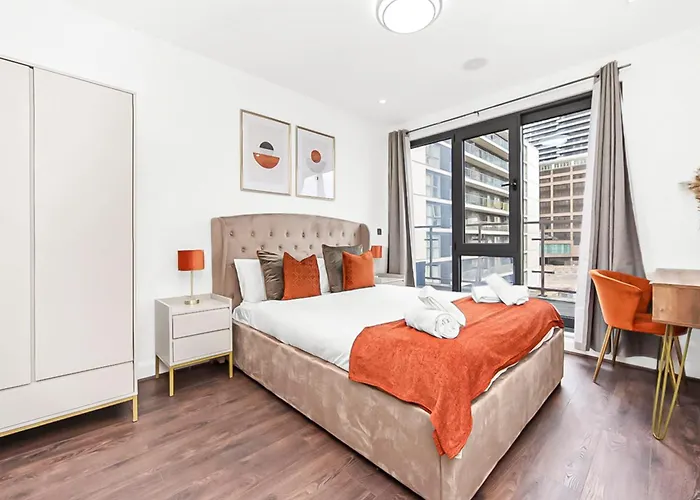 Large 2 Bed With Massive Balcony In Canary Wharf London