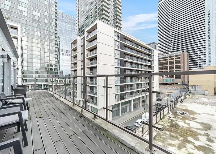 Large 2 Bed With Massive Balcony In Canary Wharf