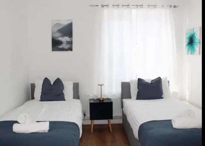 Modern 2 Bed Room Near Vauxhall, Bright & Well-Connected