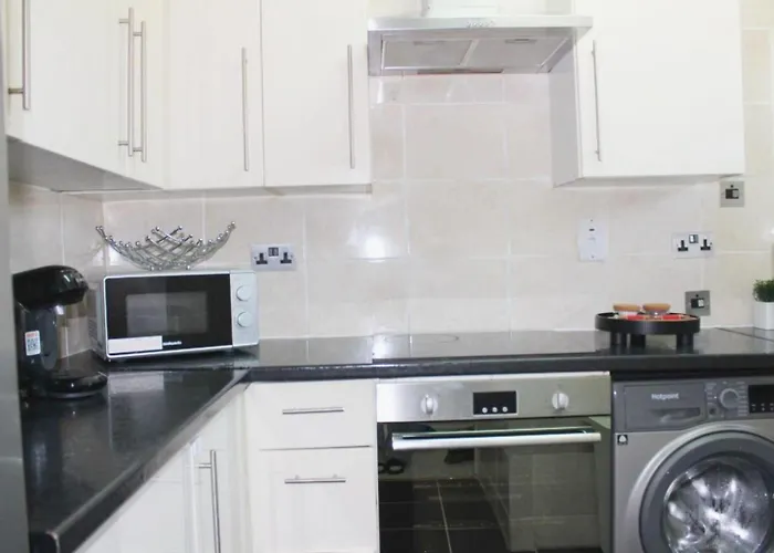 Modern 2 Bed Room Near Vauxhall, Bright & Well-Connected