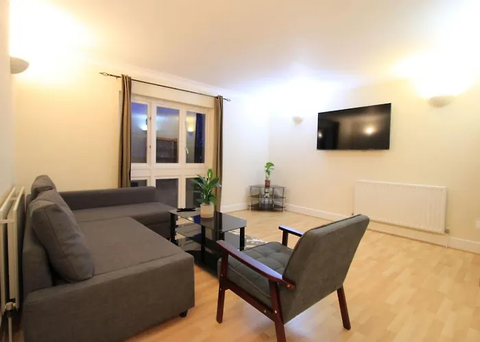 1-Bed Whitechapel Apartment Near Tube & Elizabeth Line Sleeps 4 Londyn