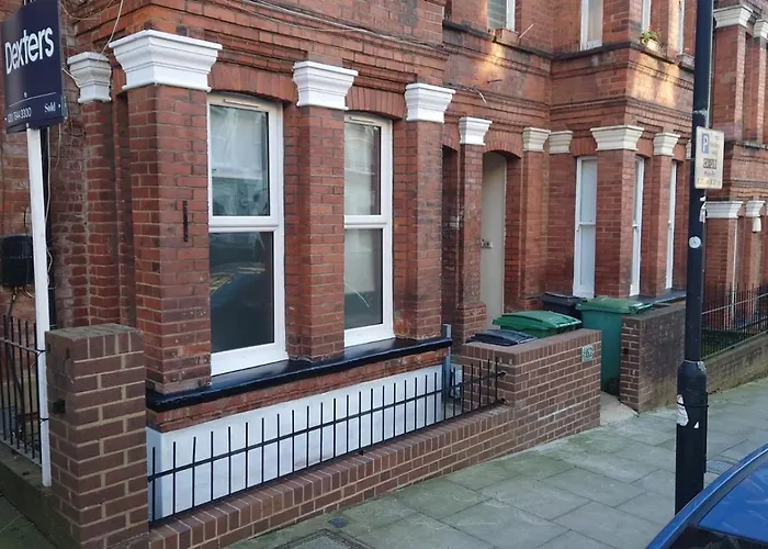 Stylish 2-Bed Flat In The Heart Of West Hampstead