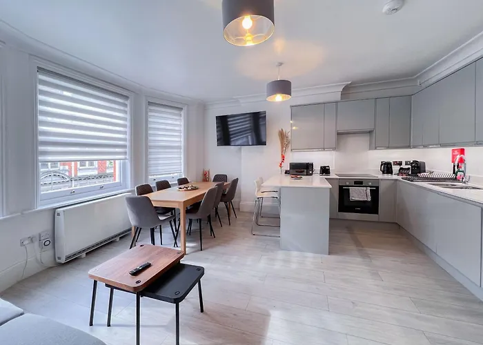3-Bed Apartment In The Heart Of Fitzrovia