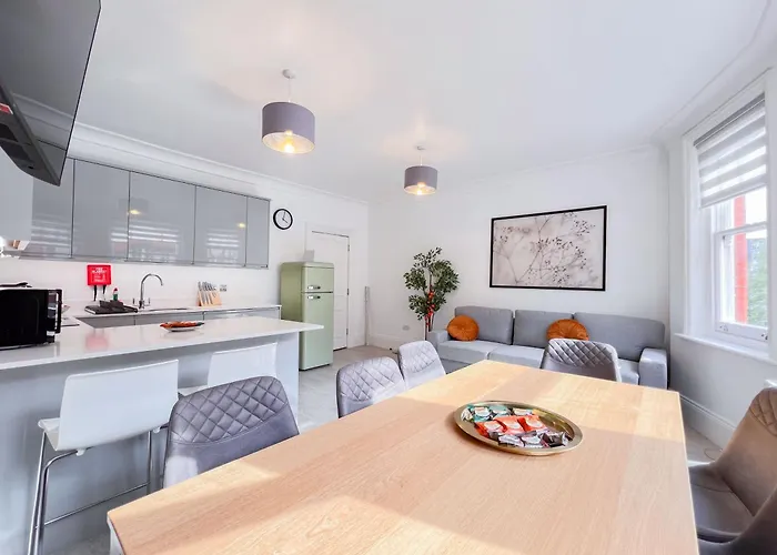 3-Bed Apartment In The Heart Of Fitzrovia