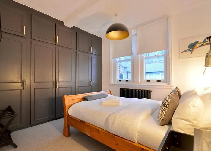 3 X Bedroom Riverside Flat With Hot Tub On Roof Terrace London
