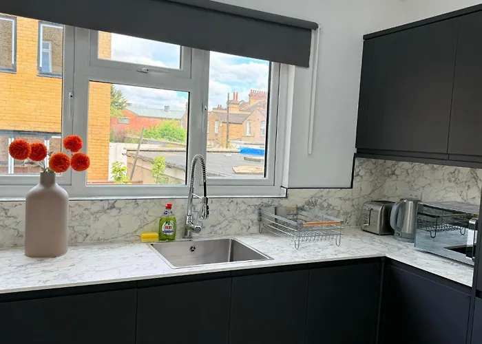 Stylish Apartment Close To Center Zone 2 London