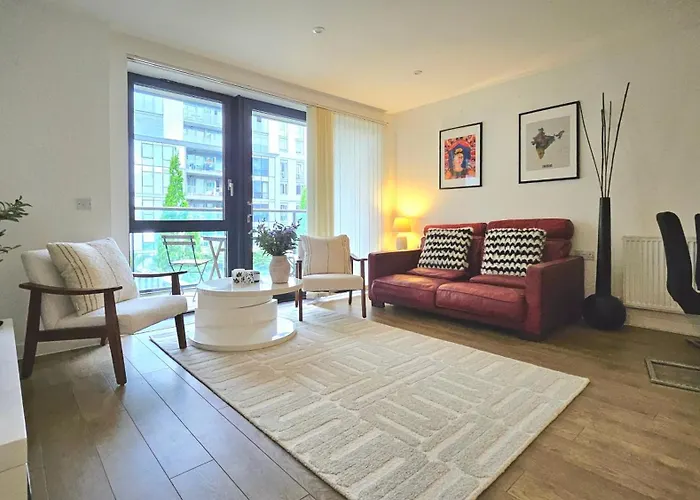 Athera - Festival Quarter, Canary Wharf 2 Bed, 2 Bath With Balcony And Gym Facility
