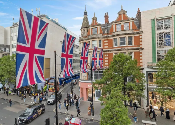 Spacious 3-Bedroom Residence In Exclusive Mayfair 7Gc London