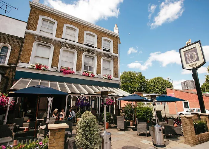Charming Bright 2-Bed Heritage Flat, Battersea Park,