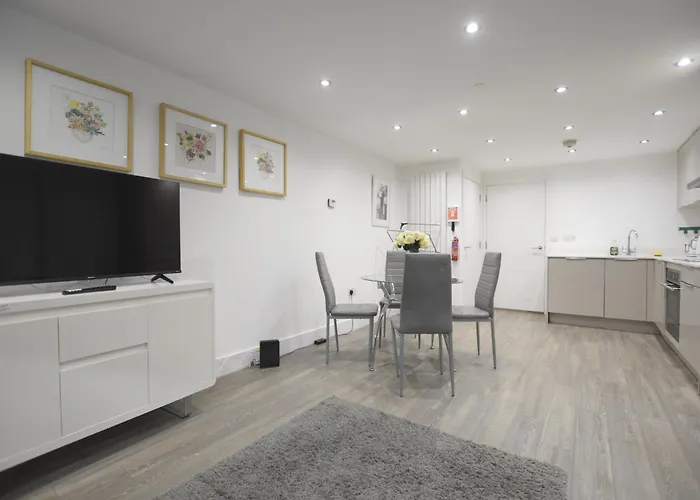 Modern 2 Bed In Stratford, London With Wi-Fi & Sleeps 5