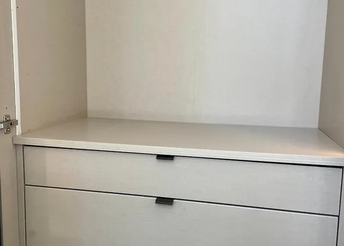 The Location! Holland Park Apartment London