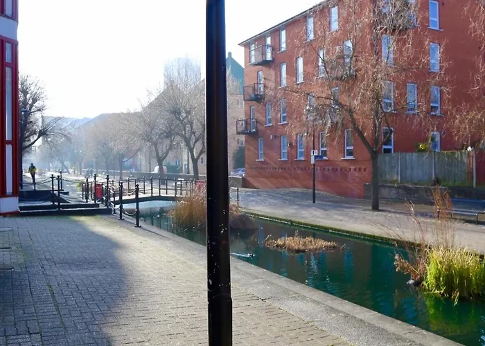 1 Bedroom Flat In Canada Water