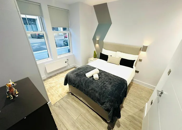 Wandsworth House - No 17 - Luxury Urban Rooms