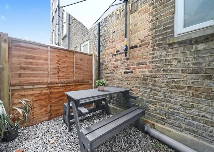 Ground Floor Sleeps 4, Zone 2 Close To Central Victoria Line