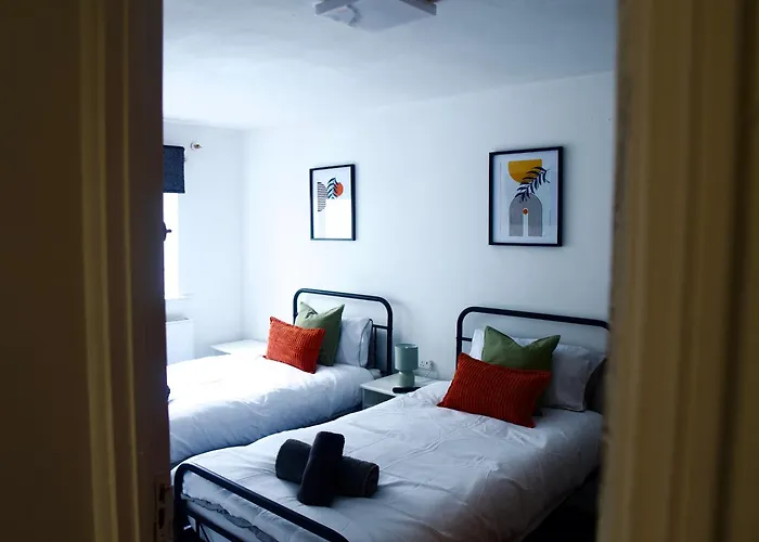 Spacious 2 Bed , 8Min To Stratford Station, Sleeps 6