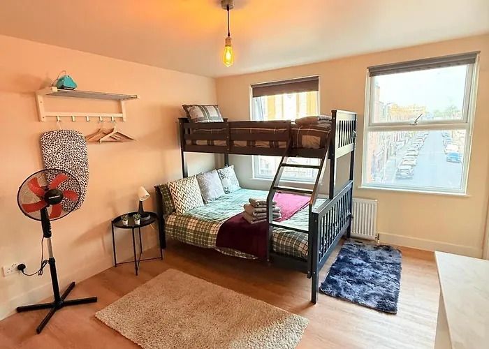 Tooting Broadway Guest Studios