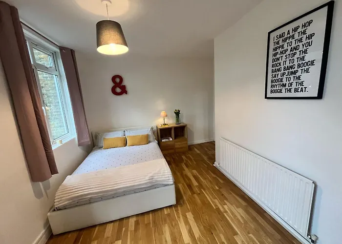 Charming 1-Bedroom Apartment Southfields, London