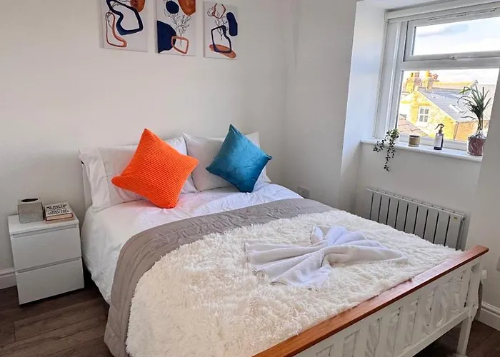 Penthouse Loft Suite In Putney, Ps5, 60"Tv, Netflix, Sleeps 6, Ideal For Relocators And Professionals
