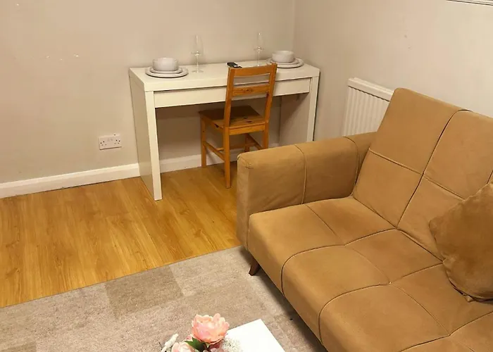 A1-1 Bed Ground Floor Flat In Elephant Castle