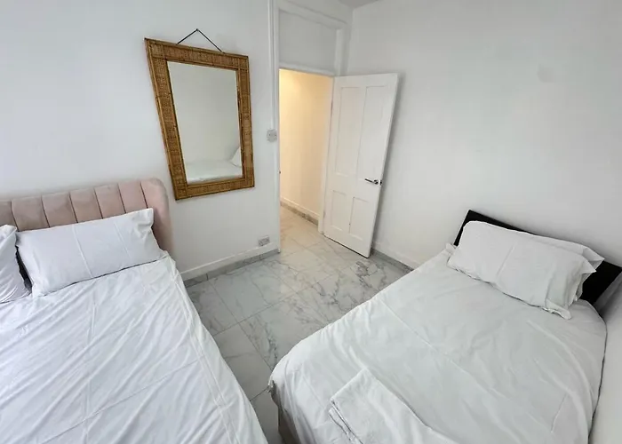 Nice 2 Bedroom Flat On First Floor