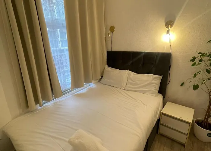 2 Bedroom Flat Ground Floor Nw1