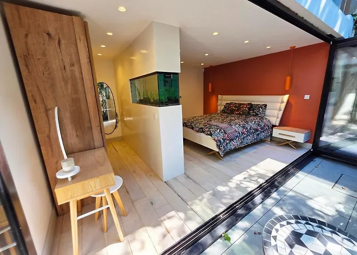 Chic 2 Bedroom Modern Cave House London