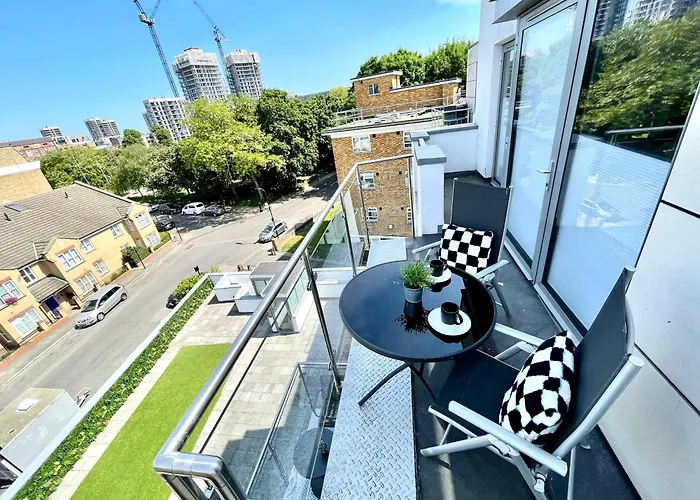Contemporary Apartments With Private Balconies In Hoxton Near Shoreditch, Old Street, Islington By Staylio Londres