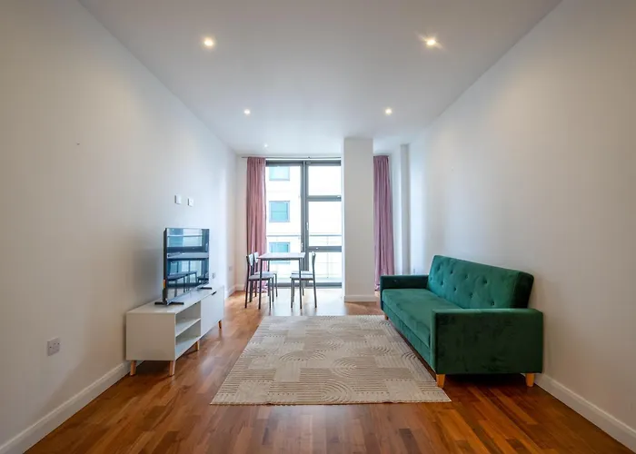 Londwell, Canary Wharf Boutique Balcony