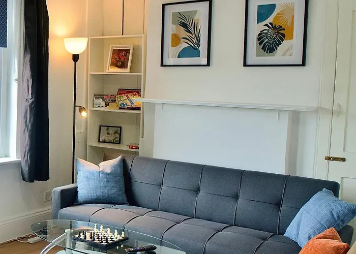 Spacious 2 Bed , 8Min To Stratford Station, Sleeps 6