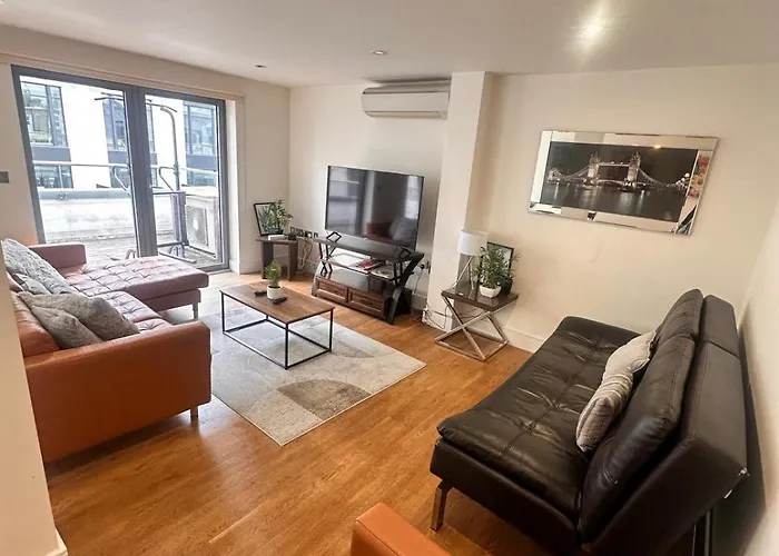 Top-Floor Luxury 3B 3 B With Private Terrace & Lift Direct To Own Floor In Zone 1 Next To Hyde Park