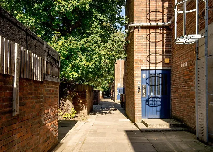 Archway Retreat With Easy City Access