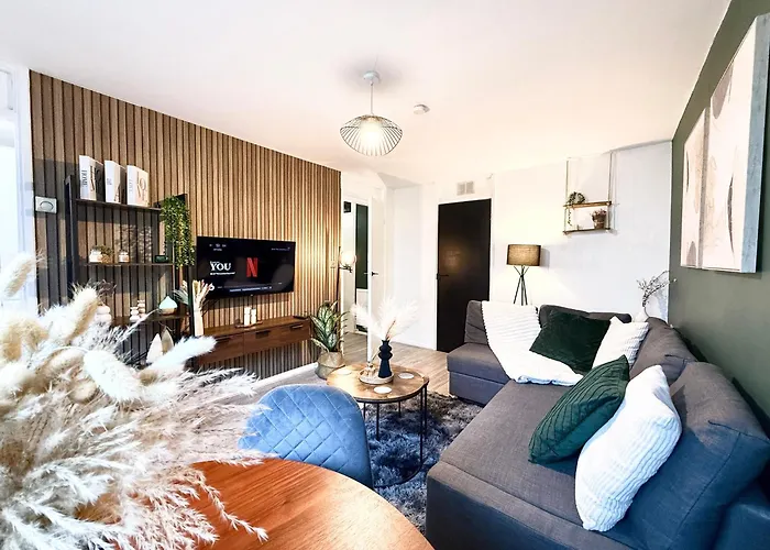 Archway Retreat With Easy City Access