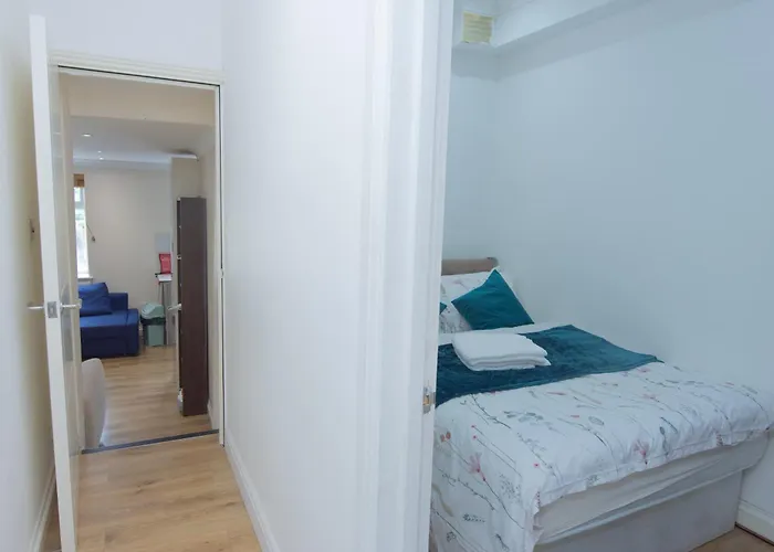 Evergreen s, Flat 3,