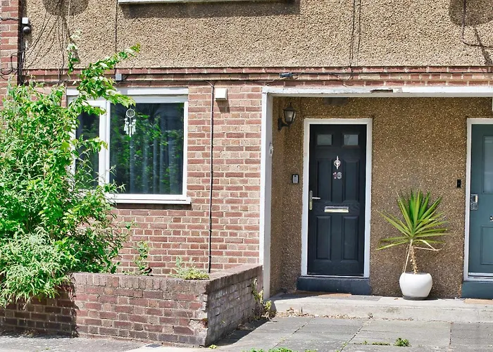 London E14 Poplar - Cosy 1 Bed Apartment For 3