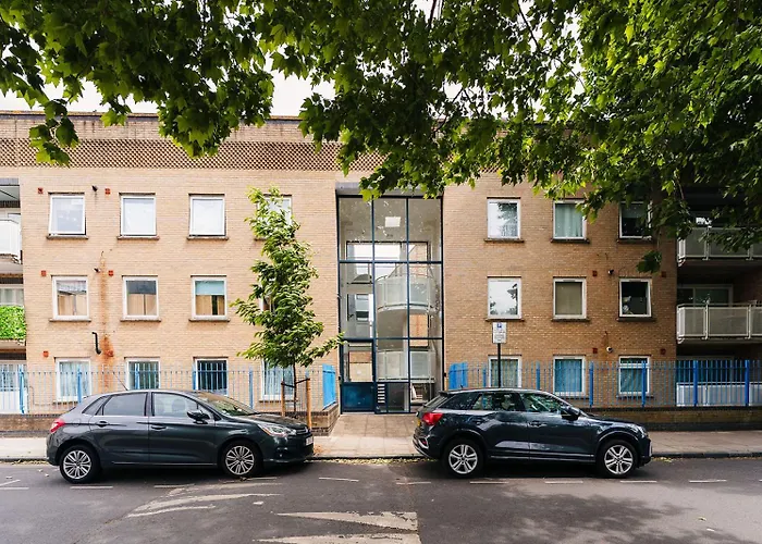 2 Bedroom Apartment Near London Bridge With A Garden