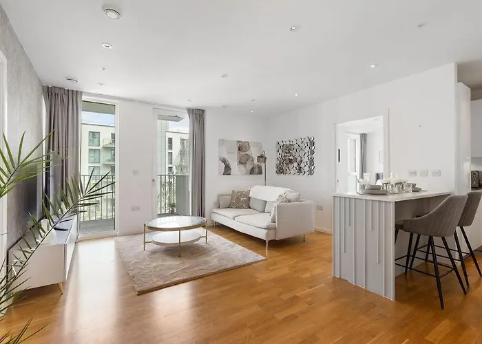 Luxury 2 Bed Apt In Olympic Village