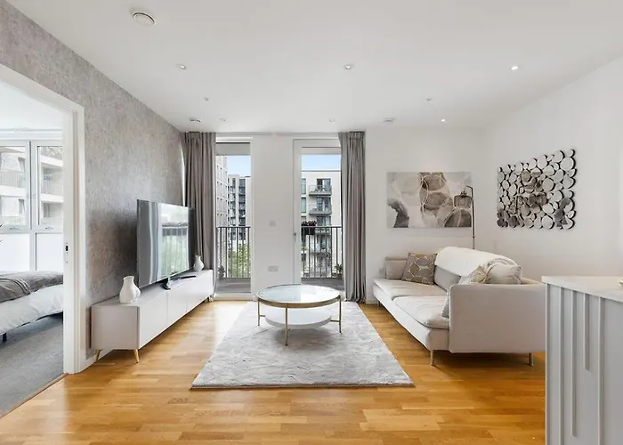 Luxury 2 Bed Apt In Olympic Village