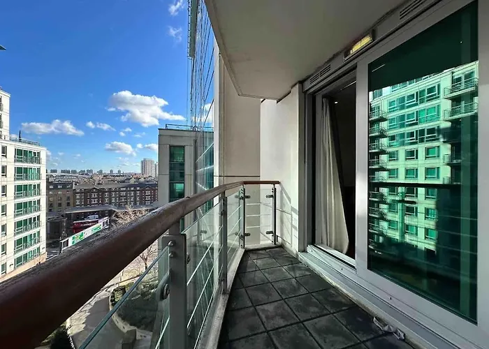 Compact 2 Bed Good Transport Links