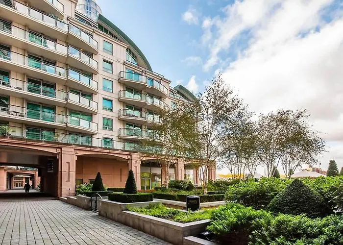 Central 2 Bed With Large Terrace